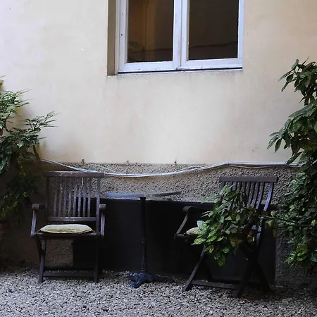 Apartment Lungarno Garden Florence